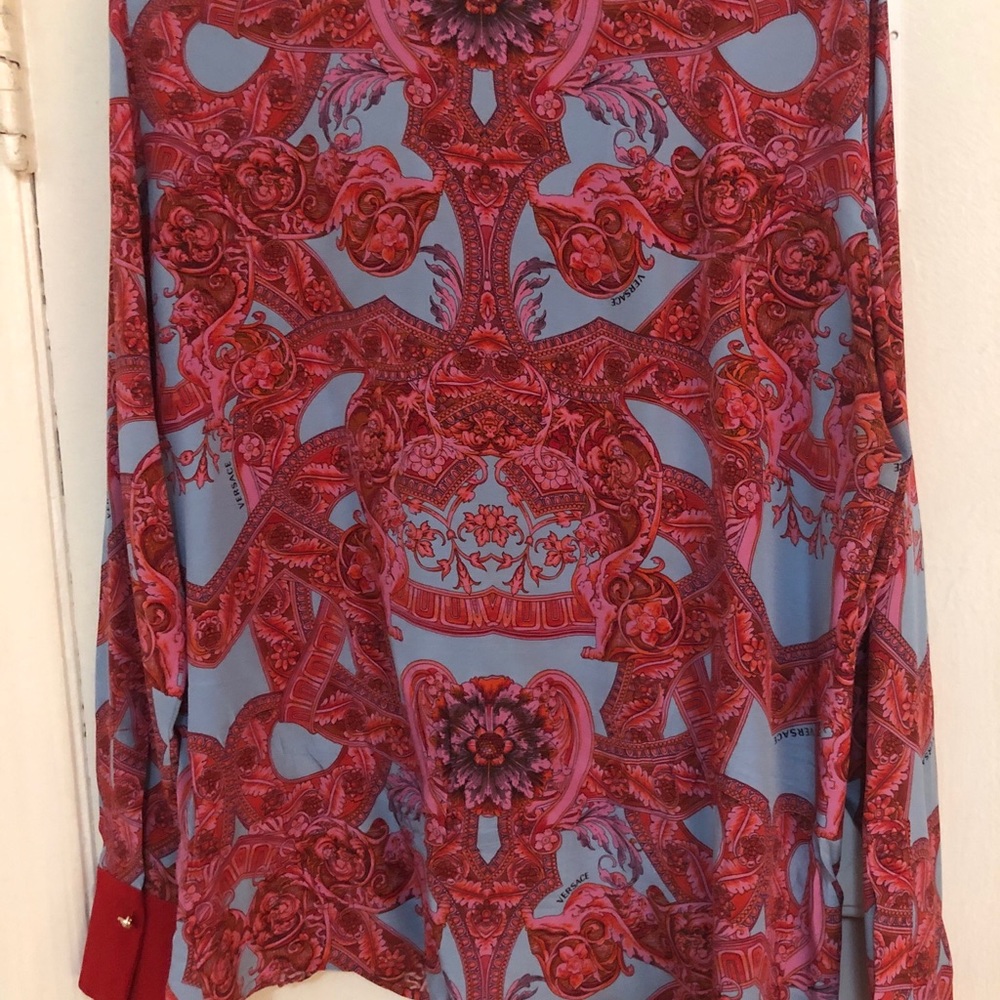 SOLD 📍Versace silk button down shirt 100% authentic - Picture 7 of 9